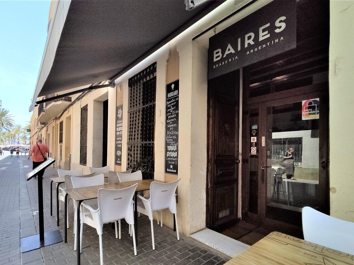 Interior elegante del restaurante Baires Badalona